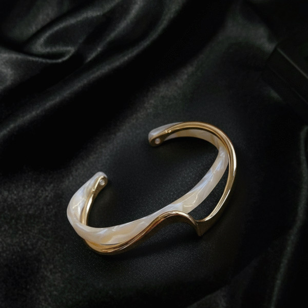 Vintage – Wave Whisper Bracelet